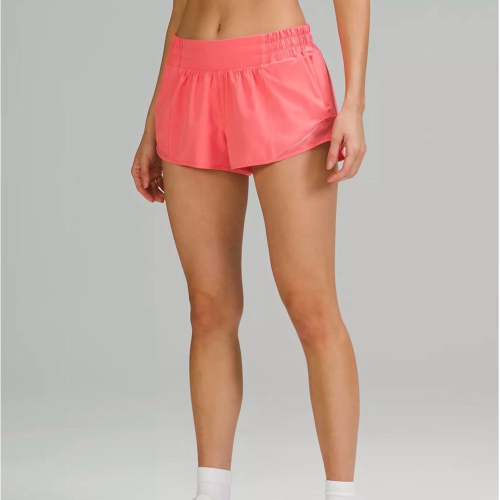 Lululemon Hotty Hot 2.5 Shorts in Raspberry Cream